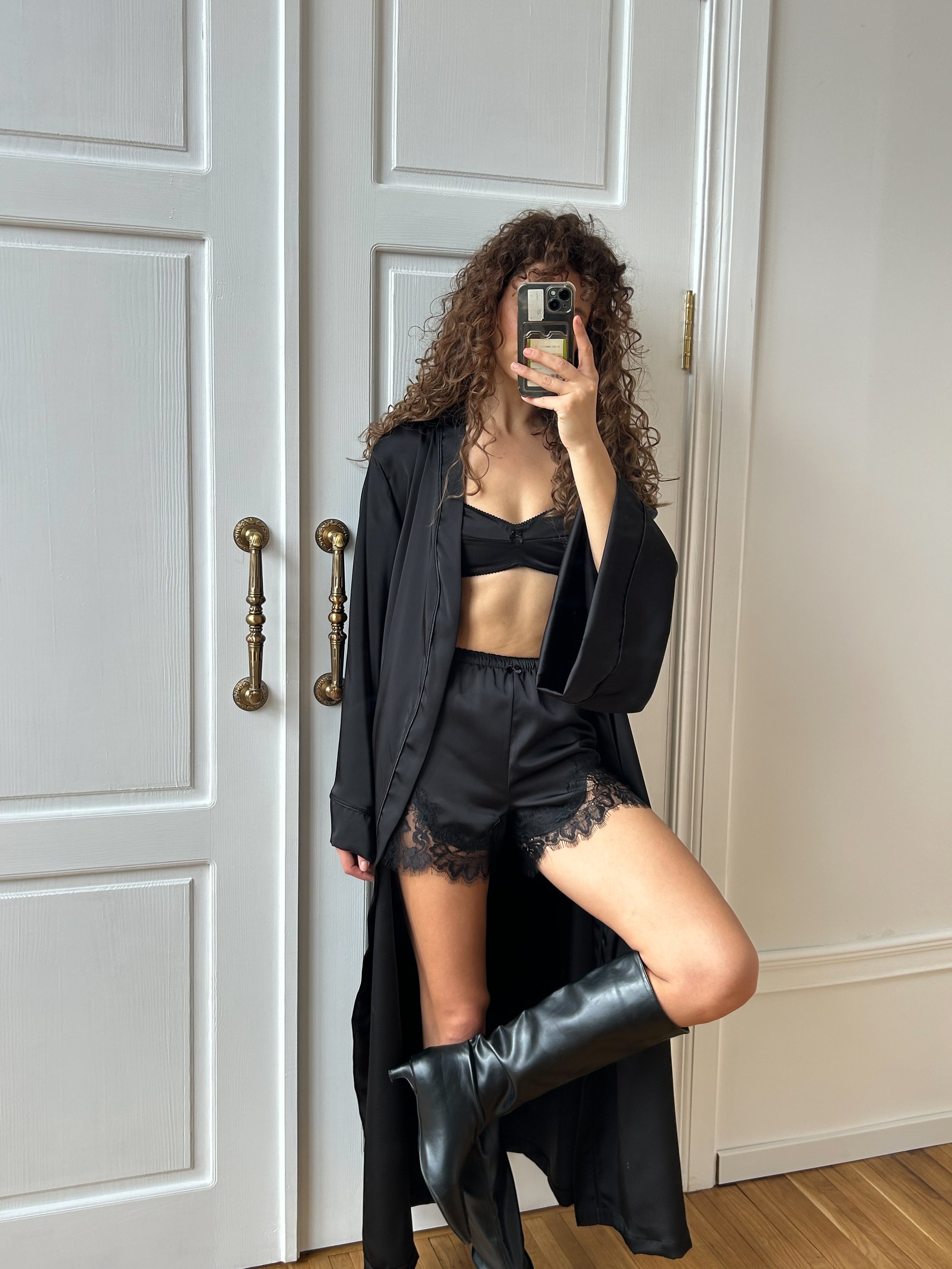 Lunelle in Black