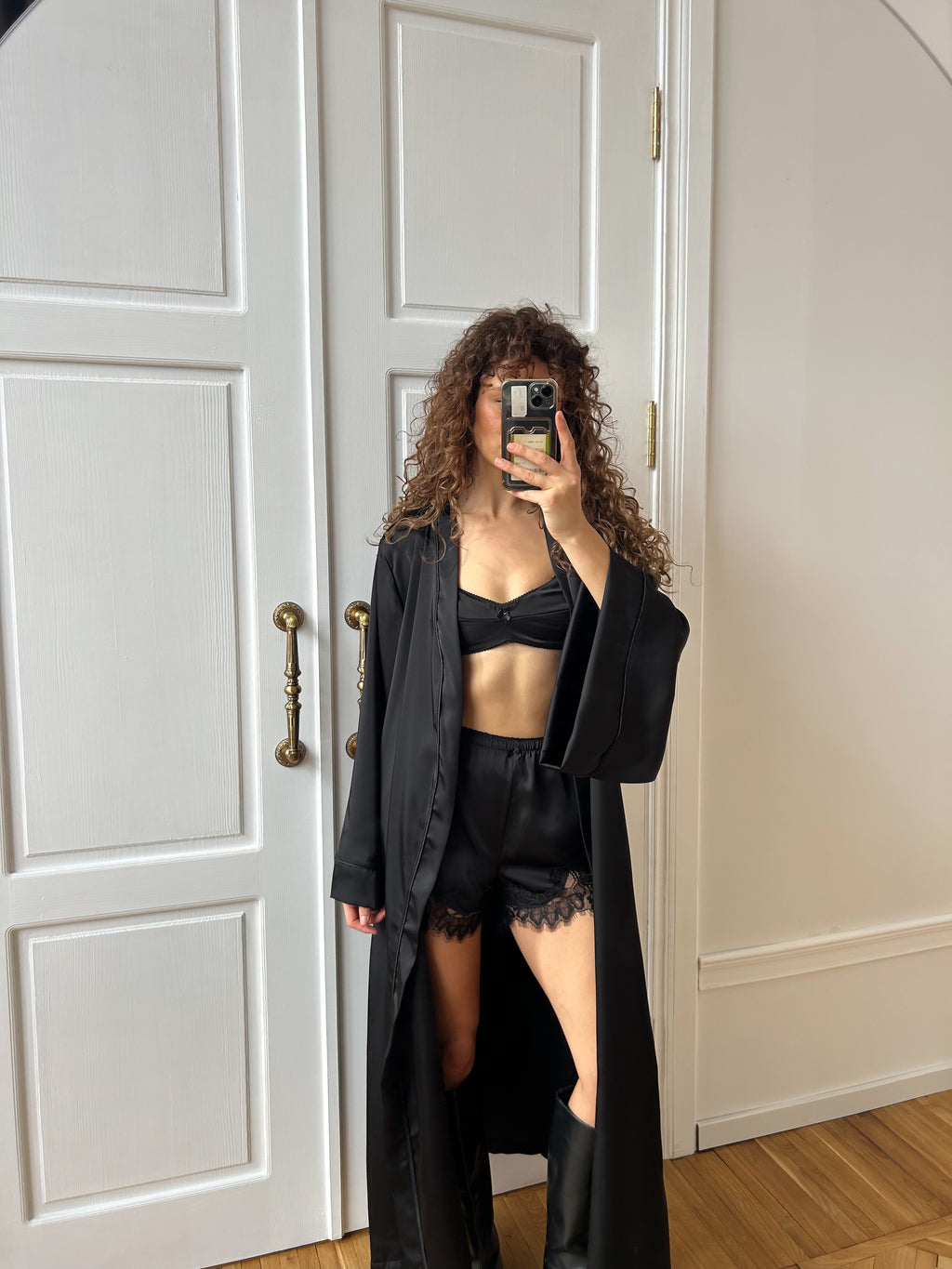 Lunelle in Black