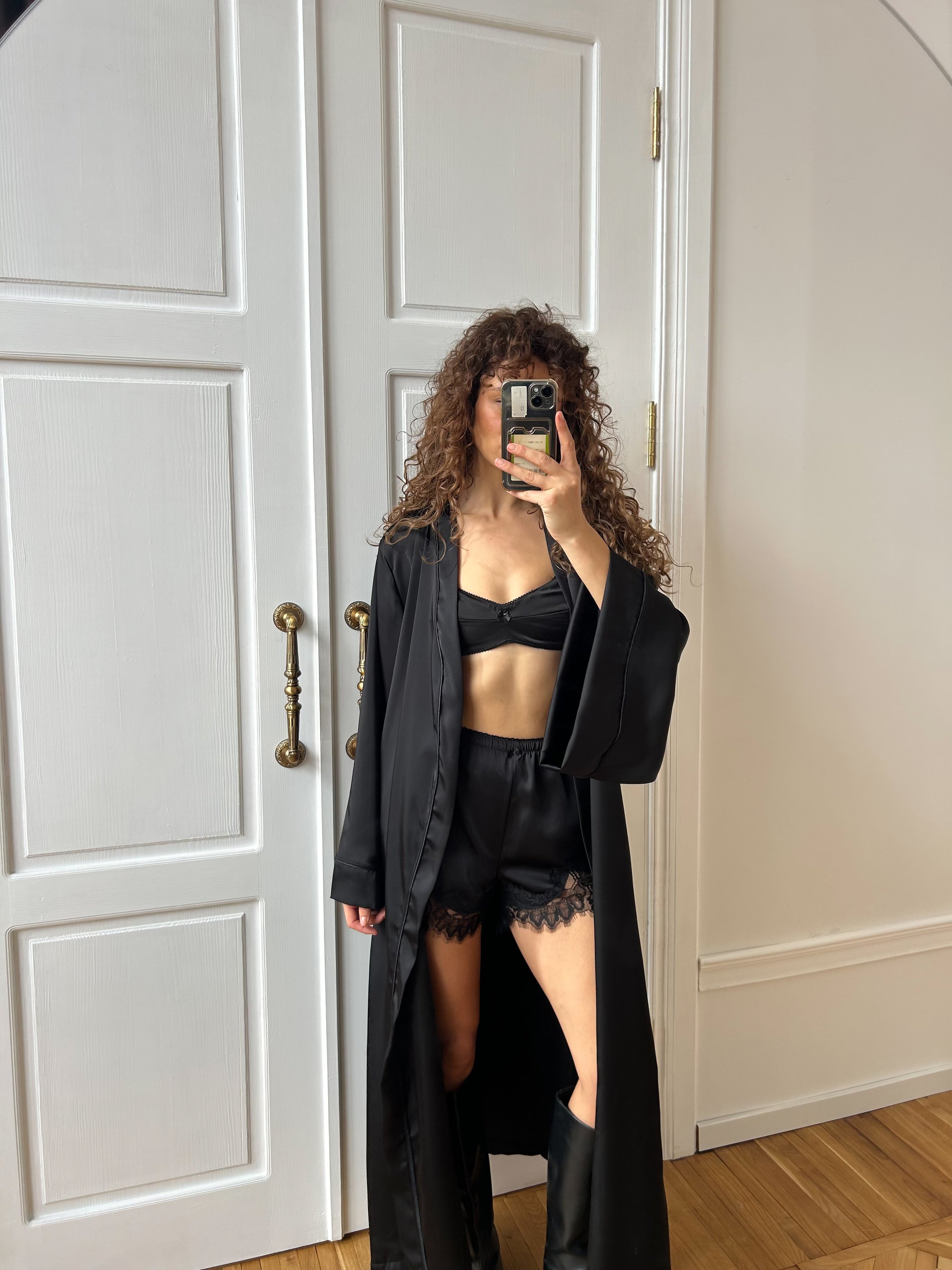 Lunelle in Black