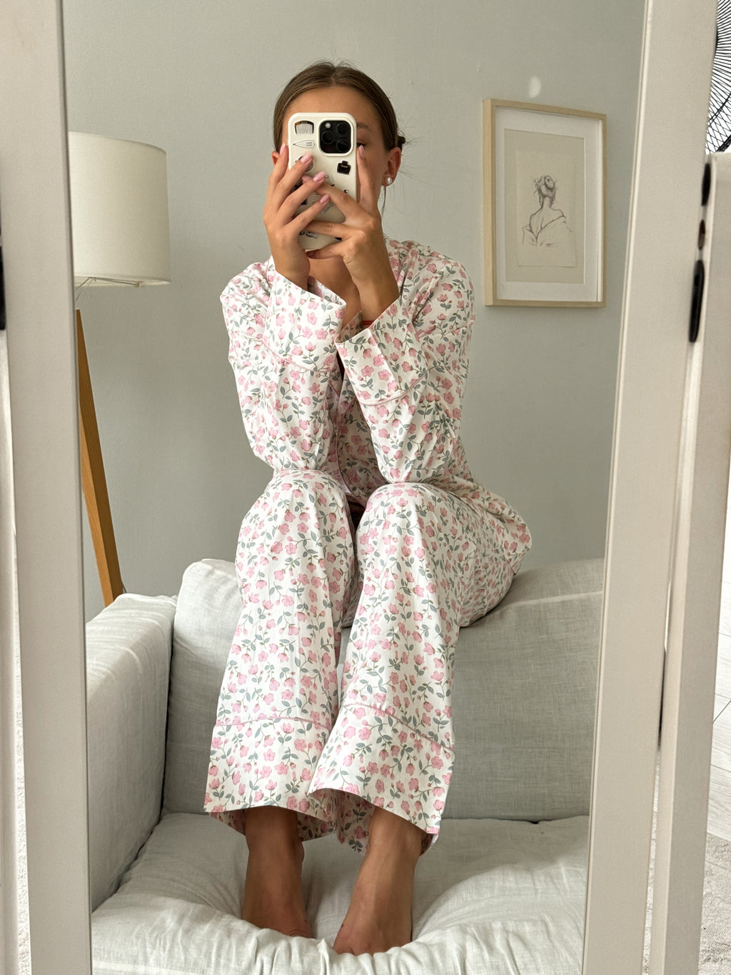 Pajama with delicate pink flowers