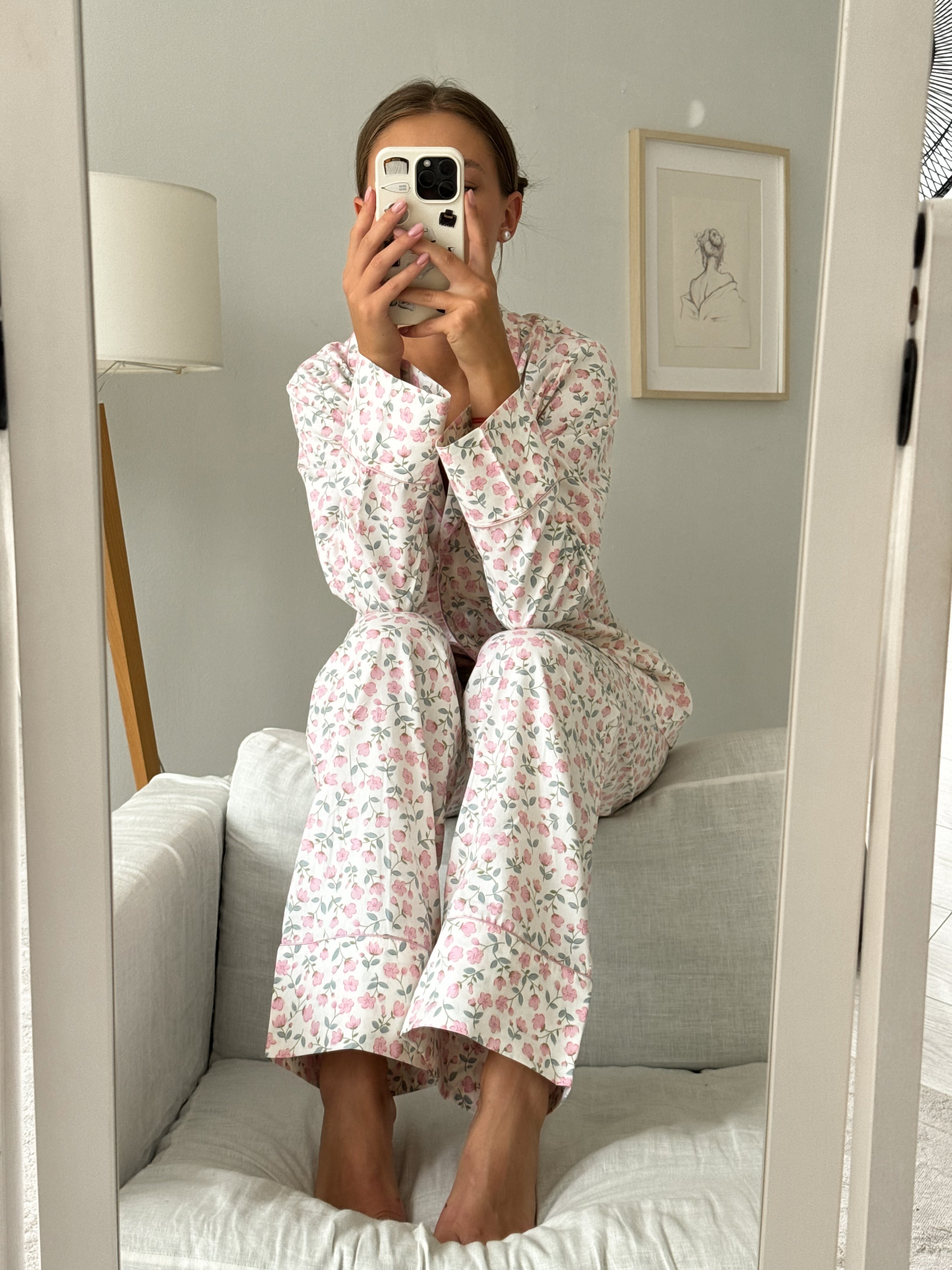 Pajama with delicate pink flowers